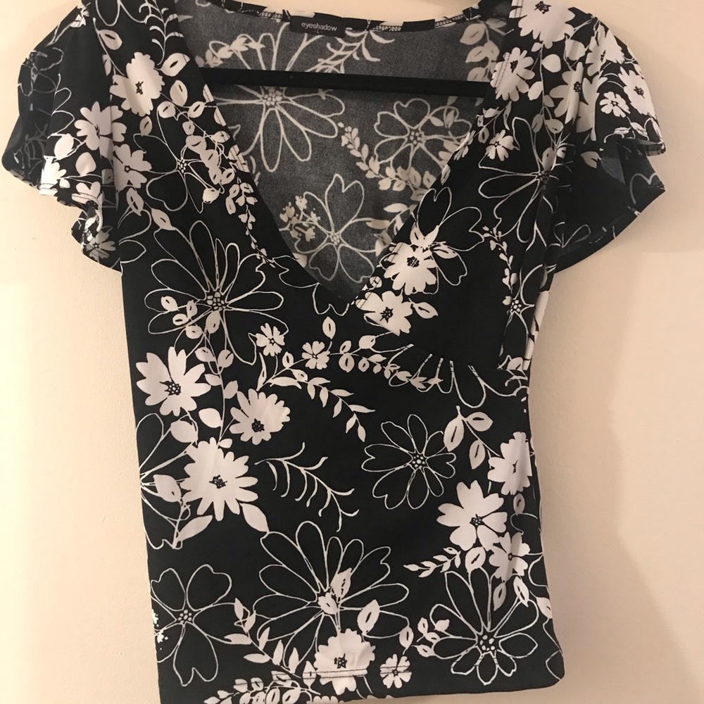 Eyeshadow Floral Wrap Top